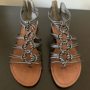 Madden Girl Pewter Morghan gladiator sandals